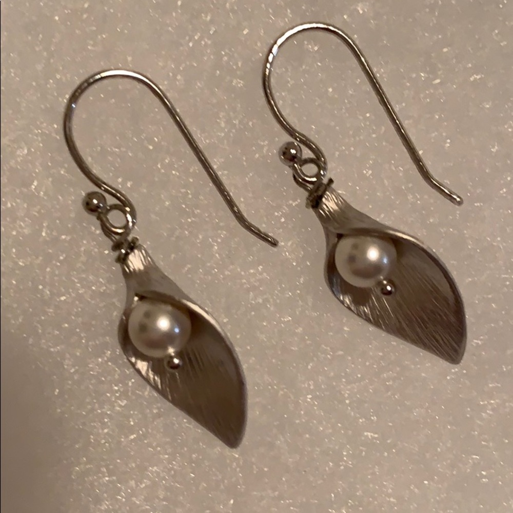 Leaf Pearl Earrings